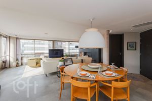 Image 11 - 864552