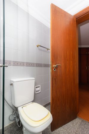 Image 35 - 864680