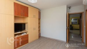 Image 11 - 864807