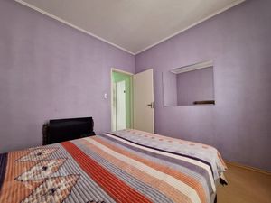 Image 8 - 864840