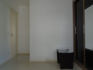 Image 10 - 864877