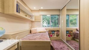 Image 17 - 865321