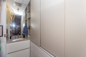 Image 19 - 865421