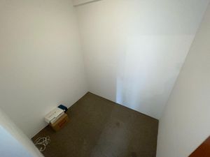 Image 24 - 865502