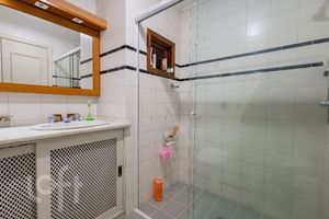 Image 15 - 865615