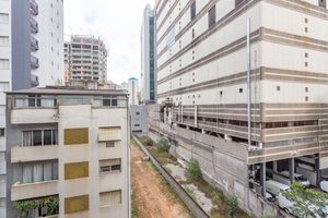 Image 10 - 865728