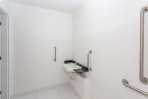 Image 21 - 865728