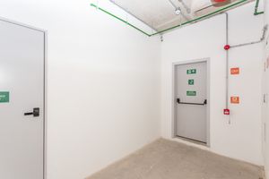 Image 74 - 865728