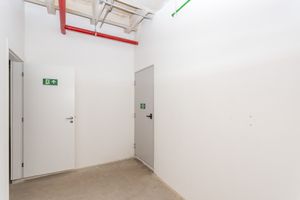 Image 76 - 865728