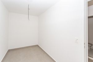 Image 136 - 865728