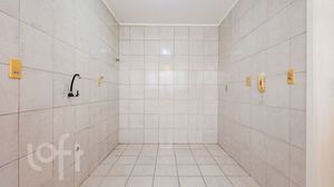 Image 19 - 865880