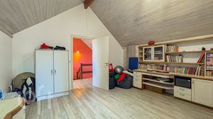 Image 38 - 865898