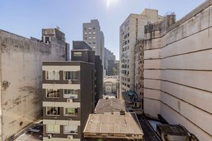 Image 8 - 865942