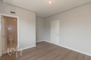 Image 31 - 866125