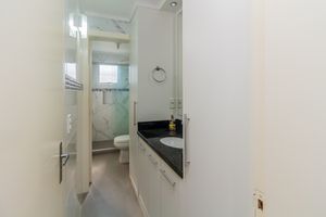 Image 17 - 866221