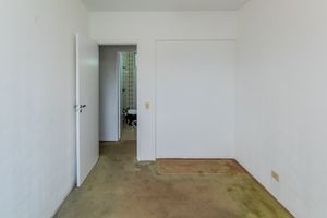 Image 11 - 866296