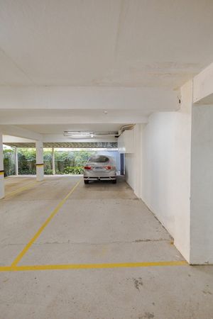 Image 15 - 866316