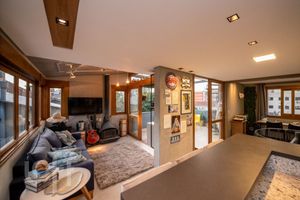 Image 8 - 866475