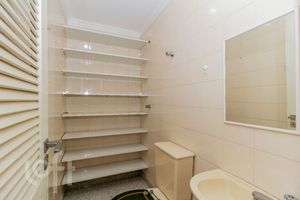 Image 42 - 866558