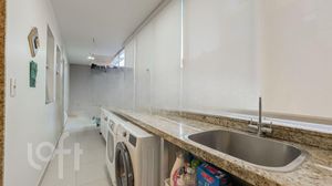 Image 18 - 866569