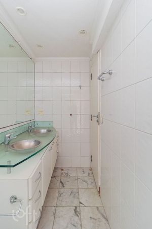 Image 31 - 866604
