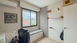 Image 16 - 866624