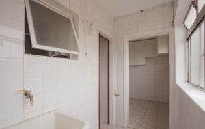 Image 11 - 866630