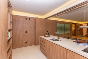Image 10 - 866641