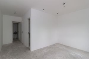 Image 20 - 866658