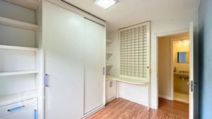 Image 21 - 866660