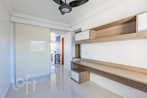 Image 19 - 866677
