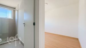 Image 38 - 866680