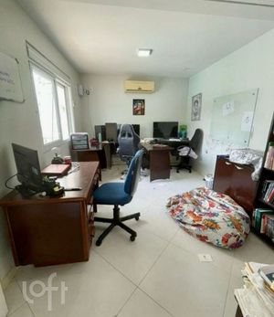 Image 12 - 866718