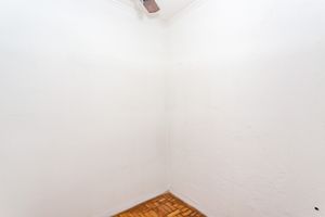 Image 29 - 866800