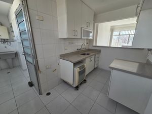 Image 10 - 866824