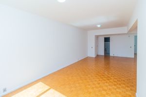 Image 6 - 866872