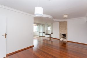 Image 10 - 866988