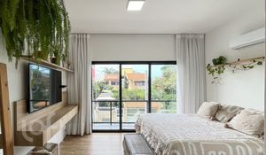 Image 19 - 867011
