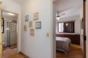 Image 10 - 867042
