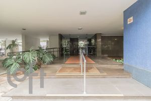 Image 3 - 867055