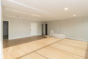 Image 1 - 867194