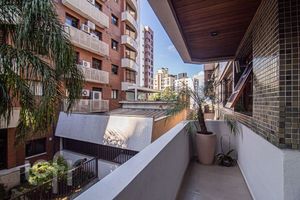 Image 17 - 867298