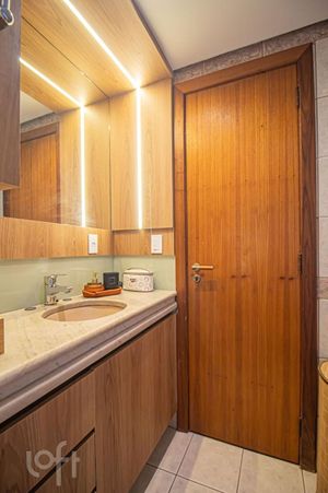 Image 19 - 867298