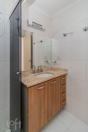 Image 10 - 867340