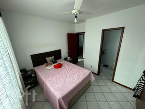 Image 10 - 867439