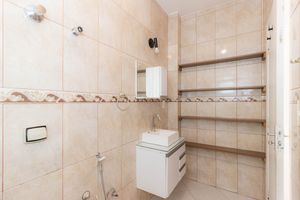 Image 19 - 867446