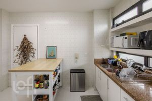 Image 17 - 867651