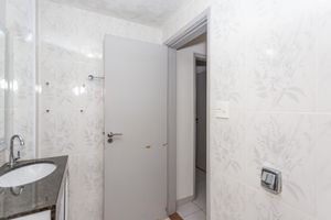 Image 20 - 867657
