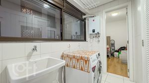 Image 8 - 867884