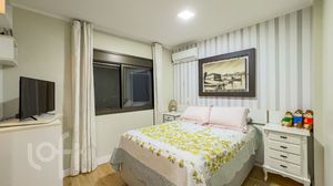 Image 11 - 867884